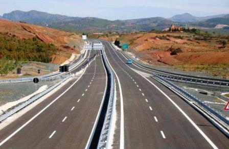Deshton koncensioni per mirembajtjen e Rruges se Kombit, ofertat shpallen te pavlefshme